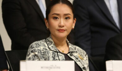 Tayland başbakanına ‘telefon’ cezası: Görevden uzaklaştırıldı