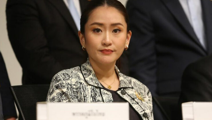 Tayland başbakanına ‘telefon’ cezası: Görevden uzaklaştırıldı