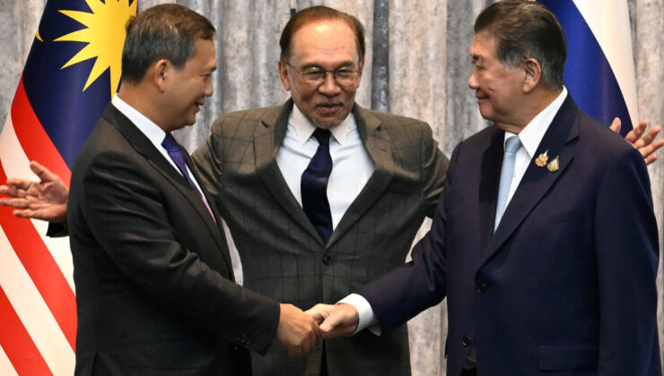 Tayland ve Kamboçya ateşkese vardı