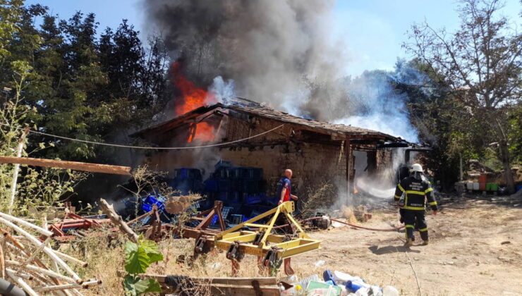 Tokat’ta yangın paniği: 2 traktör ve 1,5 ton buğday yandı
