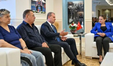 Türkiye Belediyeler Birliği Başkanvekili Seçer, Antalya Büyükşehir Belediyesi’ni ziyaret etti: ‘Bugünler aşılacak, el birliğiyle aşacağız’