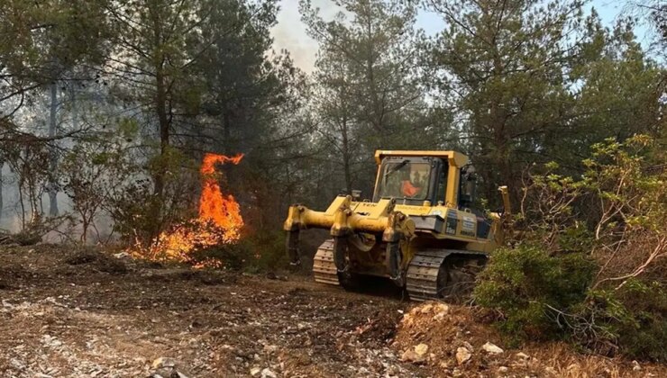 Türkiye’nin ciğerleri yanıyor… Manisa’daki orman yangını 20 saat sonra kontrol altında!