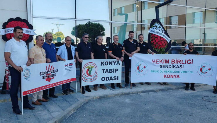 Uğradığı silahlı saldırıda öldürülen kardiyoloji uzmanı Ekrem Karakaya, görev yaptığı hastane önünde anıldı