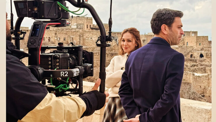 Uzak Şehir’in Nare’si Sahra Şaş güzelliğiyle mest etti