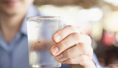 Uzmanı yaza dair şehir efsanelerine değindi: Soğuk su içmek bizi hasta eder mi?