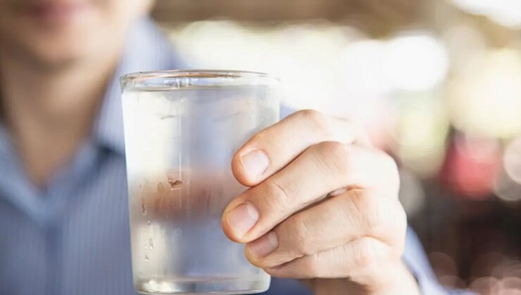 Uzmanı yaza dair şehir efsanelerine değindi: Soğuk su içmek bizi hasta eder mi?