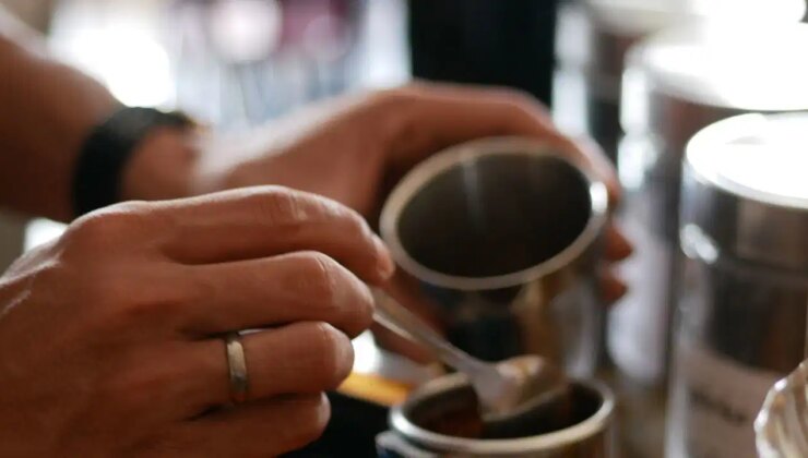 Uzmanlar yanıtladı: Metal kaşık kahvenin tadını değiştirir mi?