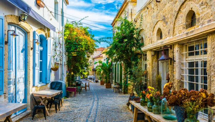 Yazın tatilcilerin favorisi: Alaçatı rehberi