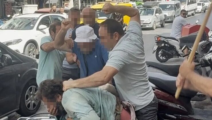 Yol ortasında dehşet görüntüleri: Öldüresiye darbettiler!