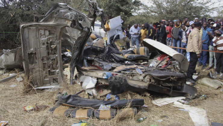Zimbabve’de otobüsün kamyonla çarpıştığı kazada 17 kişi öldü