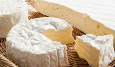 2 kişinin ölümüne sebep oldu: Fransa’da satışı yapılan o peynir raflardan kalkıyor