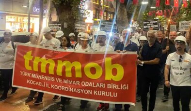 26 yıl geçti, acılar unutulmadı… İzmit’ten Gölcük’e 18 km’lik yürüyüş yaptılar…