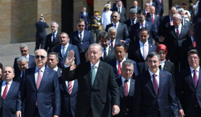 30 Ağustos’ta da aynı rezalet: Anıtkabir’de yine ‘Recep Tayyip Erdoğan’ sloganları yükseldi!