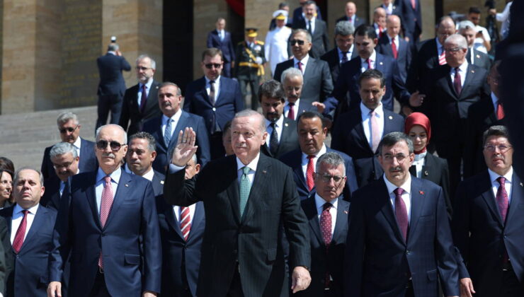 30 Ağustos’ta da aynı rezalet: Anıtkabir’de yine ‘Recep Tayyip Erdoğan’ sloganları yükseldi!