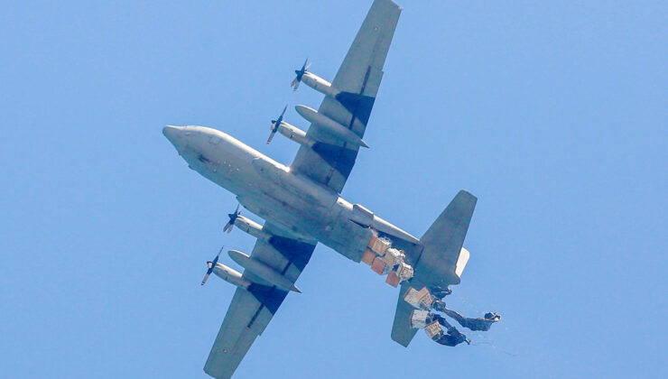 5 ülkenin iş birliğinde Gazze’ye havadan yardım paketi indirildi