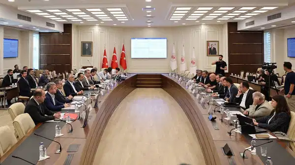 8. Dönem Toplu Sözleşme görüşmeleri: Bakan Işıkhan, sendika temsilcileriyle bir araya geldi