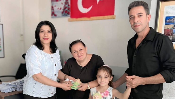 8 yaşındaki Nida, içinde 1700 Euro olan cüzdanı sahibine teslim etti