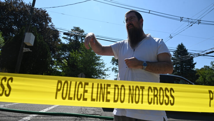 ABD’de bir sinagog alevlere teslim oldu