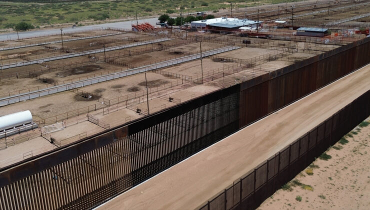 ABD’nin Meksika sınırında göçmen önlemi: Metal duvarlar siyaha boyanıyor
