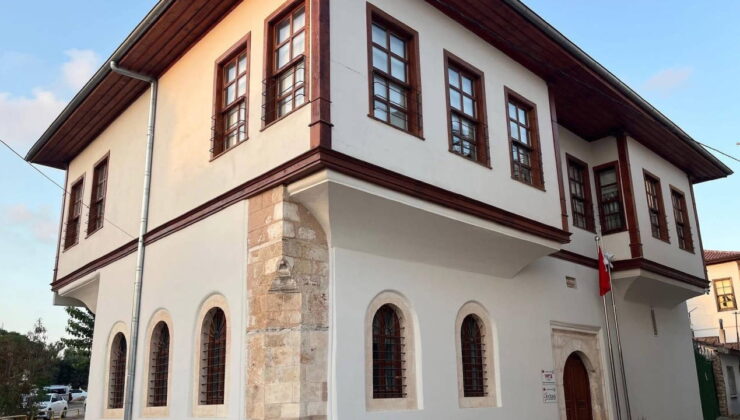 AKP’li yönetici yanan konağını belediyeye yaptırmış… Halkın bütçesinden 15 milyon TL harcandı!