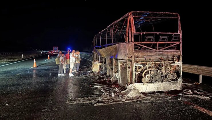 Ankara’da faciadan dönüldü: Otobüs alevlere teslim oldu, 36 yolcu tahliye edildi!