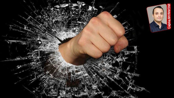 Ankara’da sokak ortasında gençlerin üzerine aracını sürdü: Sokakta şiddet hız kesmiyor