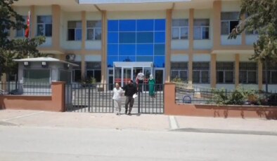 Annesini bıçaklayarak öldürmüştü: Tedavi gördüğü hastanede hayatını kaybetti!