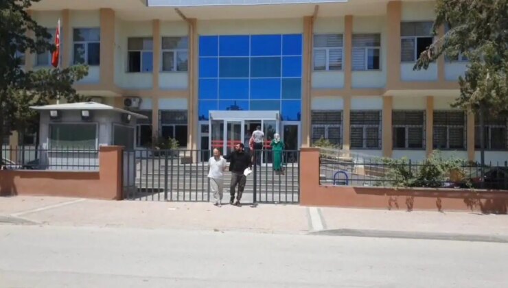 Annesini bıçaklayarak öldürmüştü: Tedavi gördüğü hastanede hayatını kaybetti!