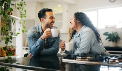 Araştırma sonuçları ortaya koydu: Dedikodu yapmak romantik ilişkilerde yakınlığı artırıyor