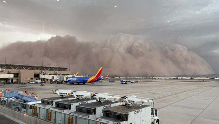 Arizona’yı dev kum fırtınası vurdu