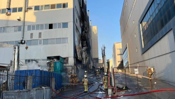 Arnavutköy’de 6 katlı fabrikada yangın!