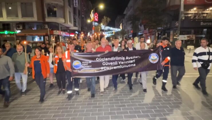 Avcılar’da 17 Ağustos Depremi’nde yaşamını yitirenler anıldı