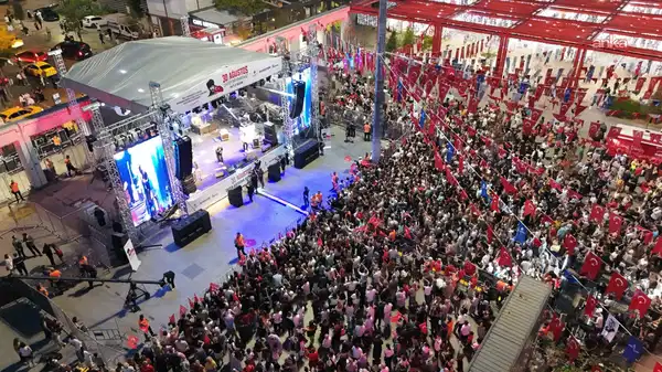 Bakırköy’de 30 Ağustos coşkusu… Aslan: ‘İstanbul’a sahip çıkmaya devam edeceğiz’