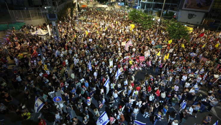 Başkent Tel Aviv’de binlerce İsrailli, Gazze’de ateşkes talebiyle protesto düzenledi
