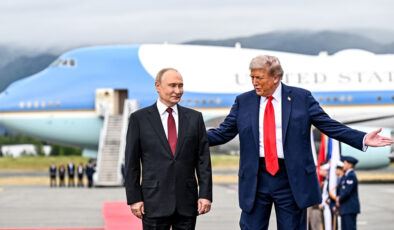 Beyaz Saray, Trump-Putin zirvesinden fotoğraf paylaştı