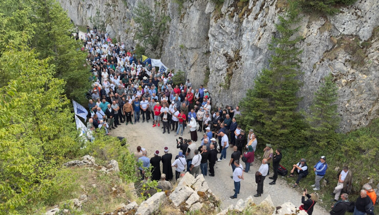 Bosna Hersek’te 33 yıl önce öldürülen 224 sivil törenle alındı