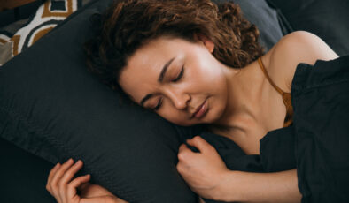 Boyun ve baş ağrılarınızın gizli nedeni: Yanlış yastık seçimi