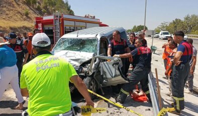 Burdur’da tek şeride düşen yolda katliam gibi kaza: Ölü ve yaralılar var!