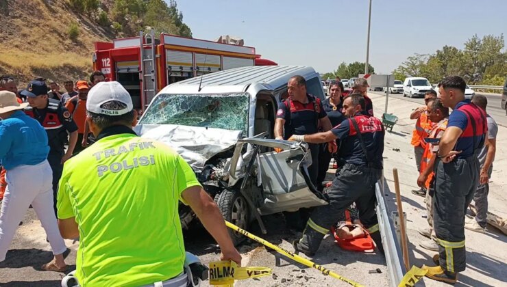 Burdur’da tek şeride düşen yolda katliam gibi kaza: Ölü ve yaralılar var!