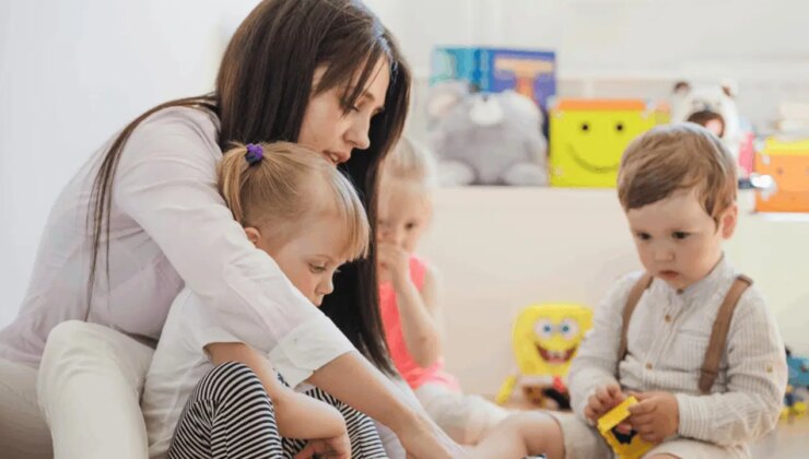 Büyükşehirlerde ‘bakıcı’ krizi… Fiyatlar pes dedirtti: Aileler kara kara düşünüyor!