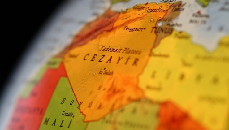 Cezayir’de keşif uçağı düştü: 4 kişi öldü