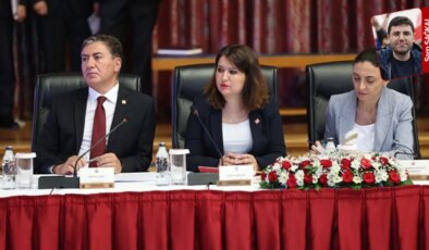 CHP, yeni çözüm süreci komisyonunun adına eklenen ‘demokrasi’ ifadesine vurgu yapıyor: ‘Anayasa tamamen tartışmaya kapalı’