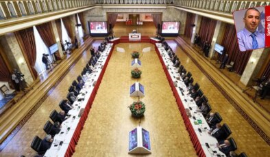 CHP’de çözülme olmadı, AKP hiçbir şeyi umursamıyor, muhalefetin belediyelerine çengel atmaya yöneldi: Komisyon pamuk ipliğine bağlı