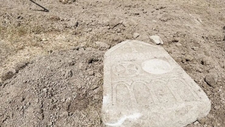 Çorum’da kanal çalışması sırasında tarihi mezar taşı bulundu