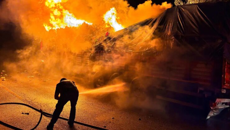 Çorum’da seyir halindeki çöp yüklü TIR alev alev yandı!