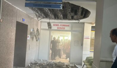Çürük raporu verilen Denizli Devlet Hastanesi’nin tavanı çöktü