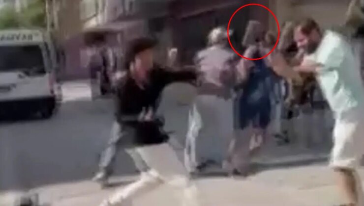 Dehşet anları kamerada: Kavga ettikleri şahsı taşla bayılttılar