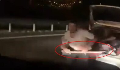 Dehşet anları kamerada… Trafikte baltayla saldırdılar: Baba ve oğul tutuklandı