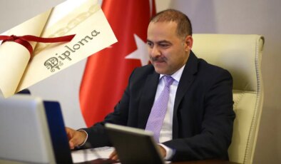 Deniz Zeyrek’ten 10 diplomalı Bakan Yardımcısı Sayan’a: ‘Bu CV’yle bu sahtekarları nasıl gözünüzden kaçırdınız?’