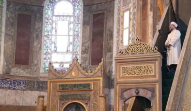 Diyanet’in ‘giyim kuşam kıyaslaması’ yaptığı hutbe tepki topladı: İslamda bunun yeri yok